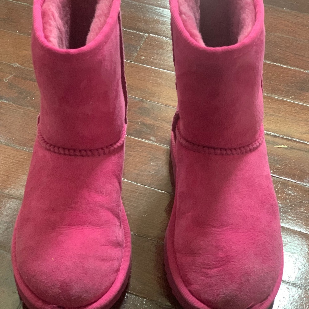 Authentic kids UGG. Size 3